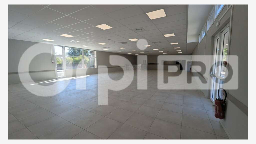 Local commercial rénové 400m² à louer à Béziers
