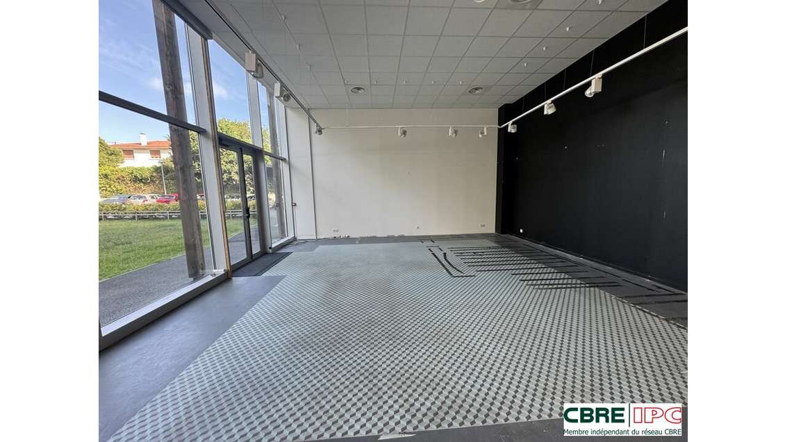 Location local commercial 50m² à Biarritz