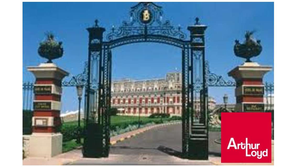 Location pure local 38m² grande vitrine à Biarritz