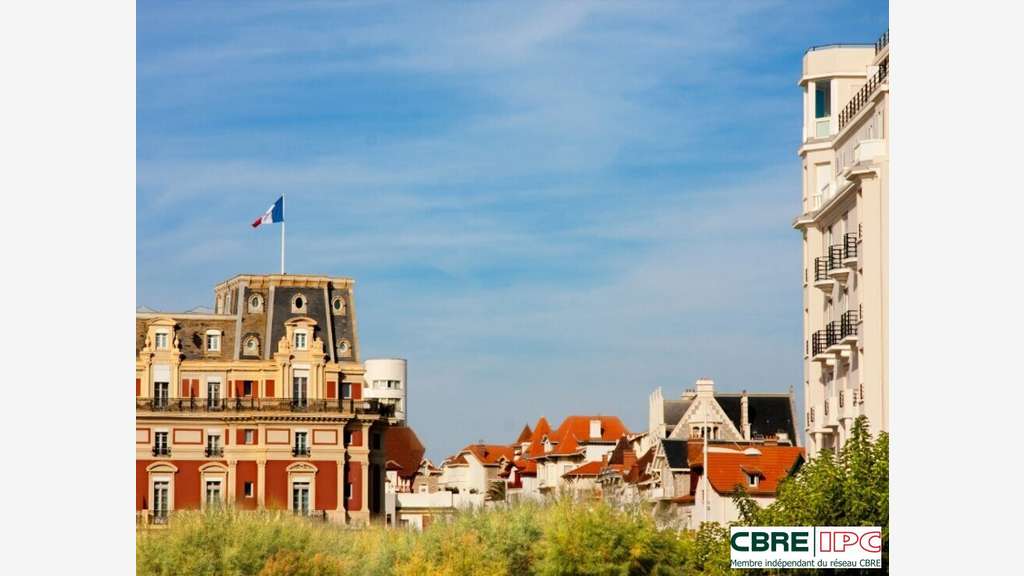 Location local commercial 17m² à Biarritz centre