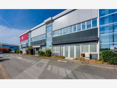 Local commercial 270 m² à louer