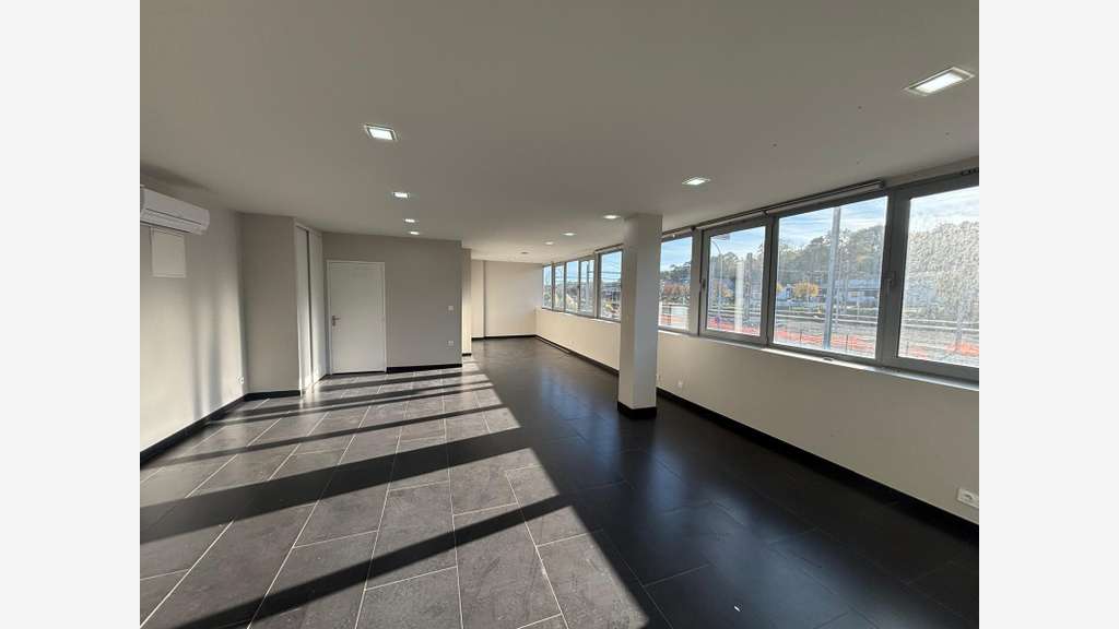 Bureau idéalement situé à la Négresse 58 m²