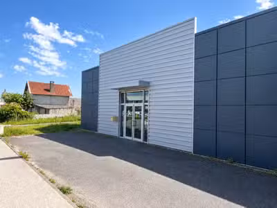 Location local commercial récent de 200m² à Bias