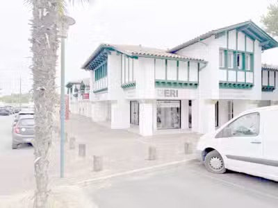 A louer local commercial 232m² empl d'angle Bidart