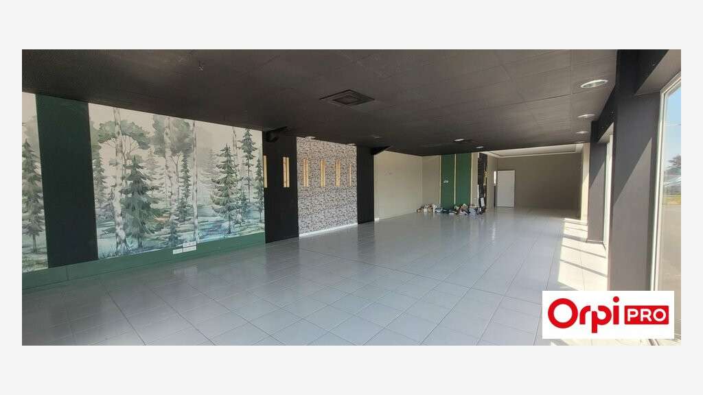A louer local commercial 114m² au haut de Binic
