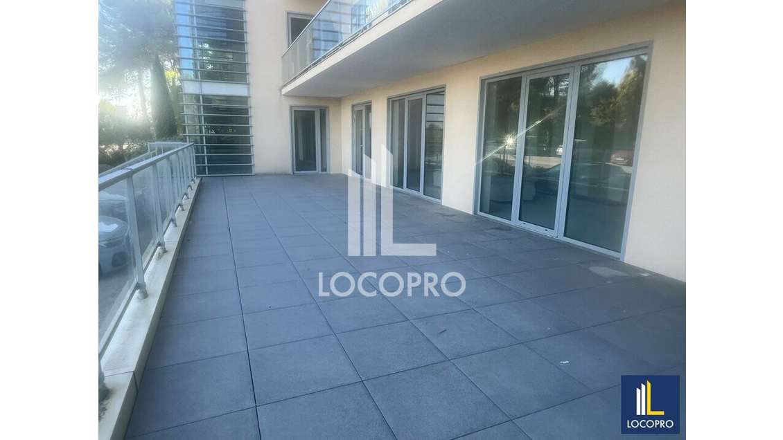A louer local commercial 182m² Sophia Antipolis 