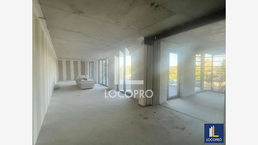 A louer local commercial 182m² Sophia Antipolis 