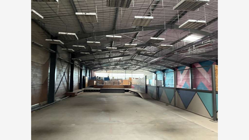 Local Activité 1000 m² ZC Biscarrosse Parking XXL