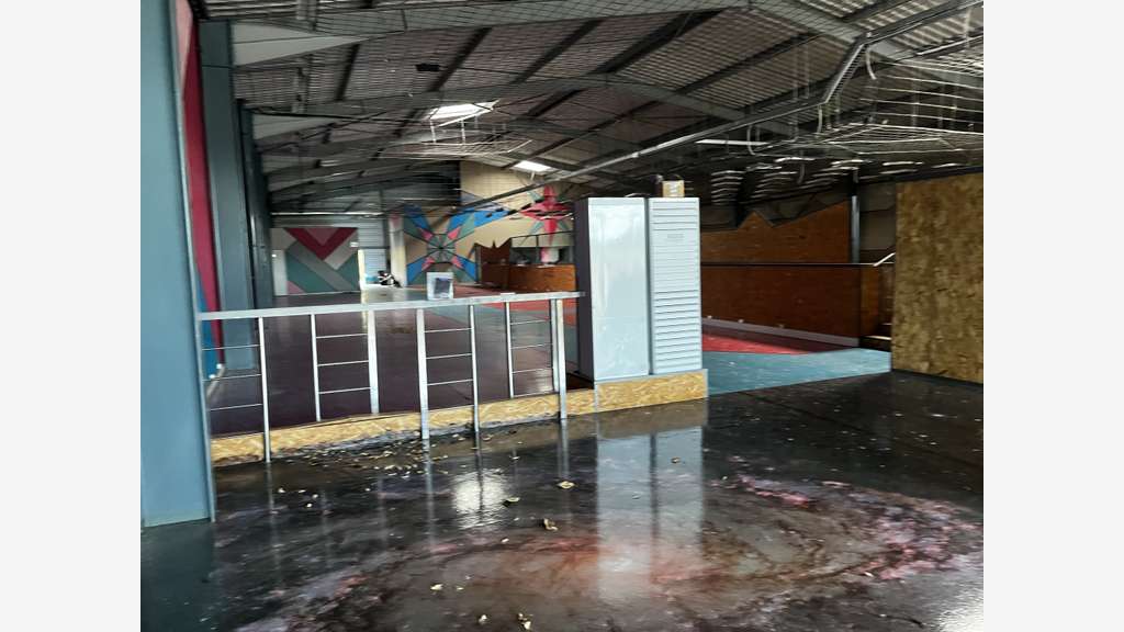 Local Activité 1000 m² ZC Biscarrosse Parking XXL