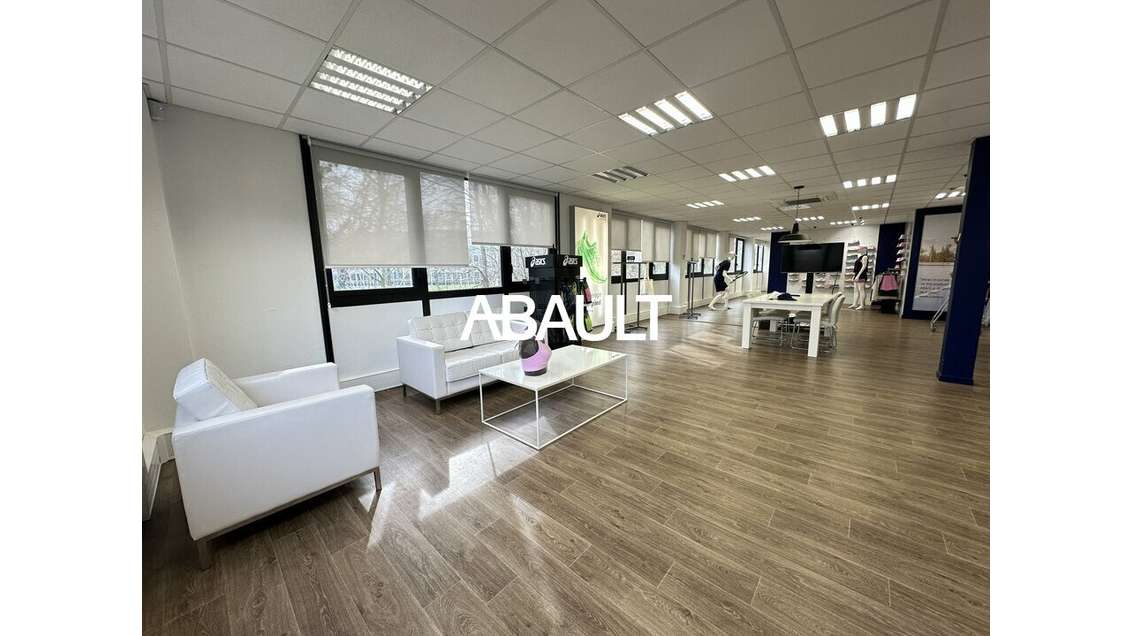 A louer local commercial 121m² Blagnac empl strat.