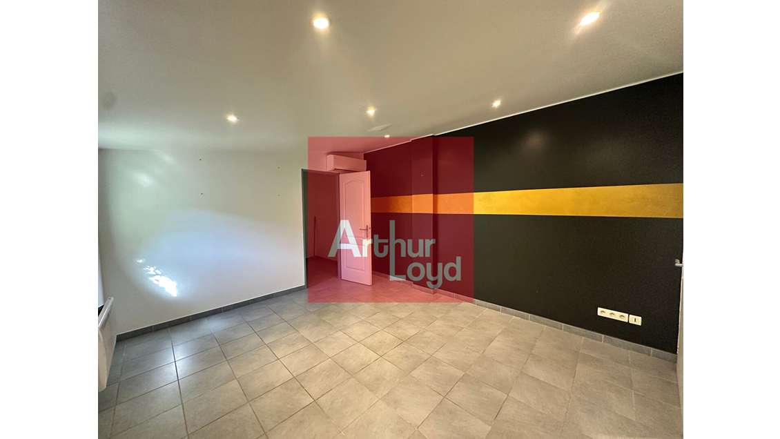 A louer local commercial bureaux dans zone de Boé