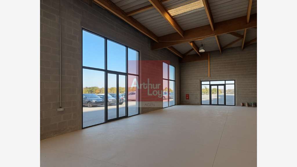 Local 500m² à louer excellente visibilité à Boé