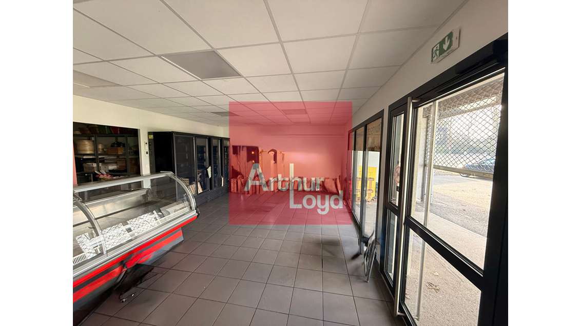 A louer local commercial fonctionnel 110m² à Boé