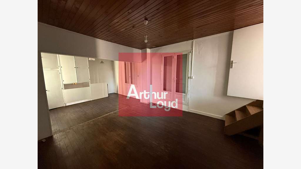 Local ou bureaux 96m² avec forte visibilité à Boé