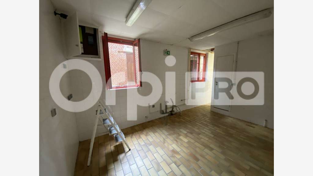 Local commercial 40m² + réserve à louer à Bolbec
