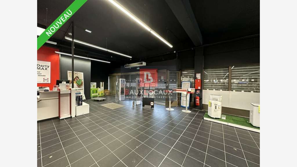 Local commercial 2040m² à louer à Bollène