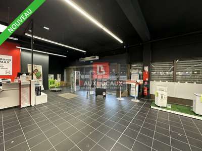Local commercial 2040m² à louer à Bollène