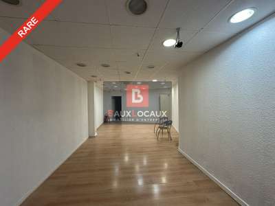 Local commercial 102m² à louer en galerie Bollène