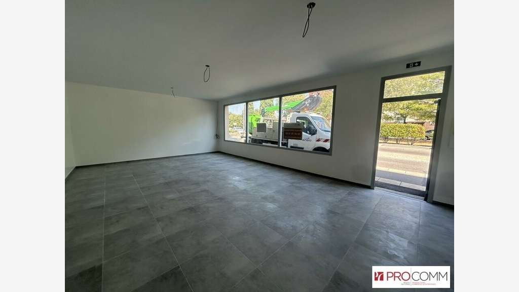 A louer local commercial 60m² à Bollène centre