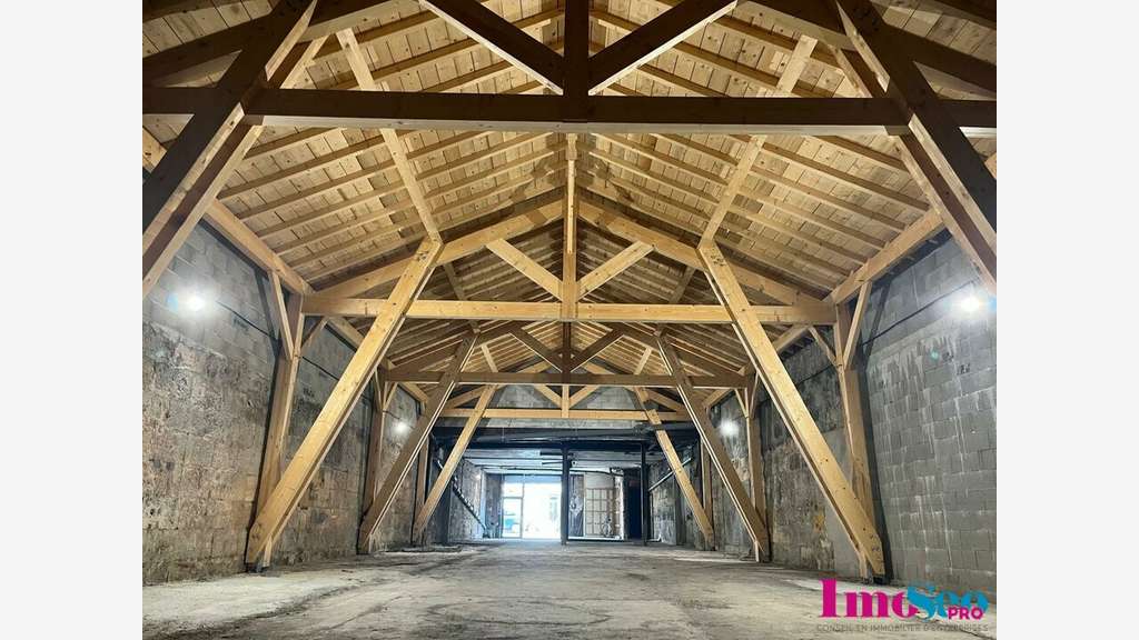 Entrepôt 320m² à louer à Bordeaux Chartrons