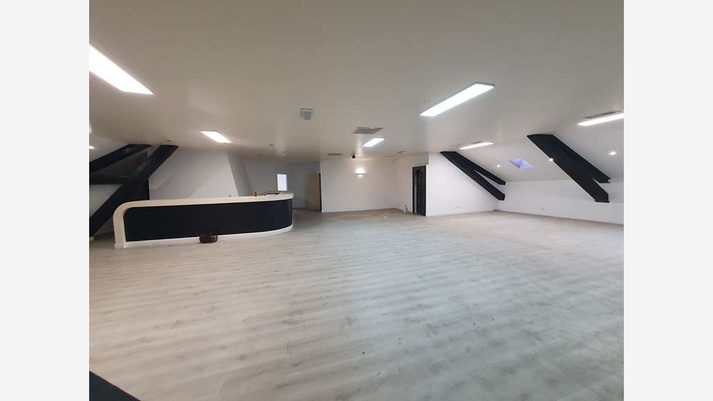 Local commercial 426m² à louer à Bordeaux