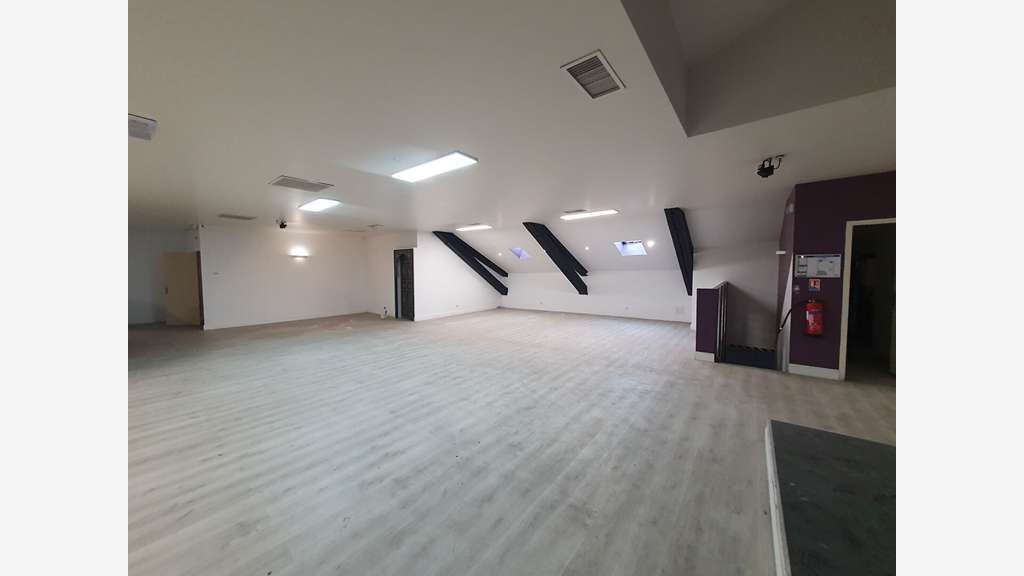 Local commercial 426m² à louer à Bordeaux