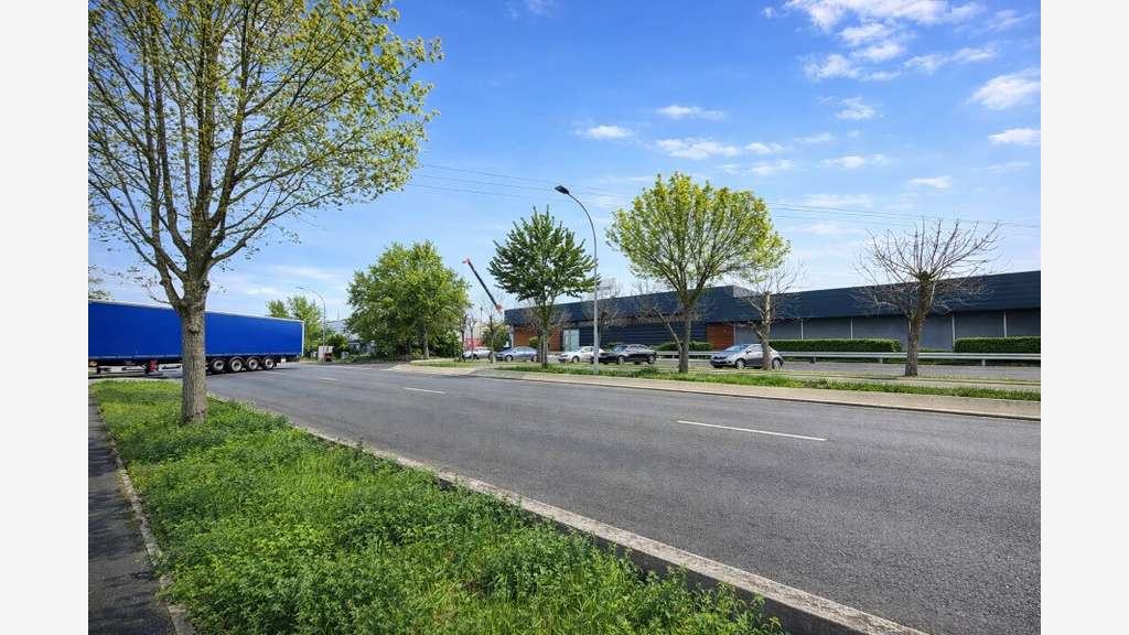 Entrepôt 2000m² à louer ZI Bordeaux Nord
