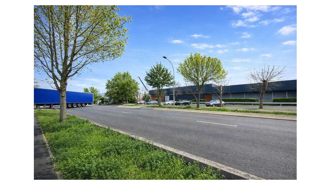 Entrepôt 2000m² à louer ZI Bordeaux Nord