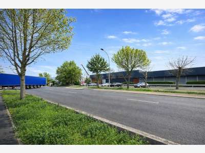 Entrepôt 2000m² à louer ZI Bordeaux Nord