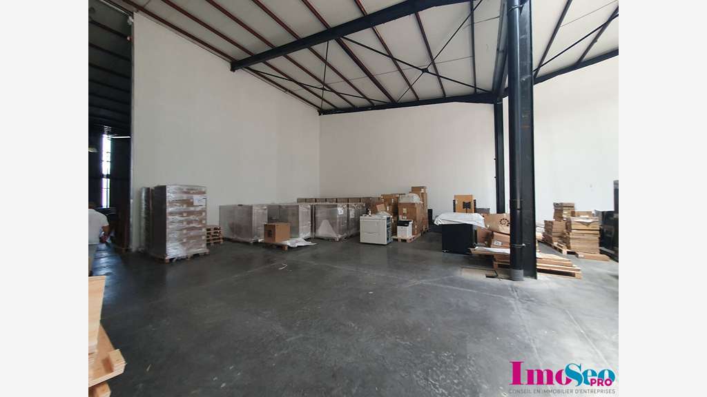 Local commercial 250m² à louer à Bordeaux Nord 