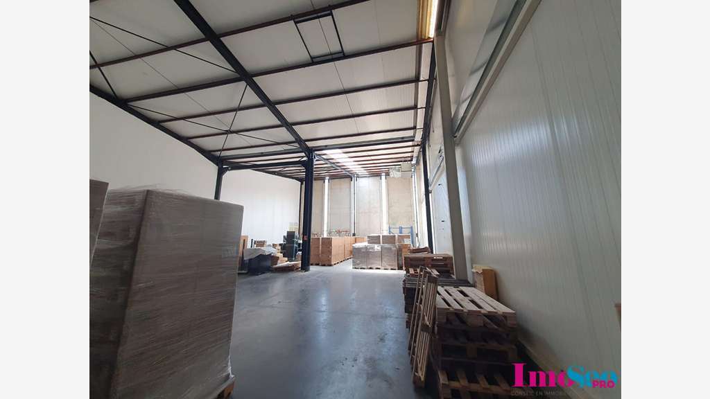 Local commercial 250m² à louer à Bordeaux Nord 