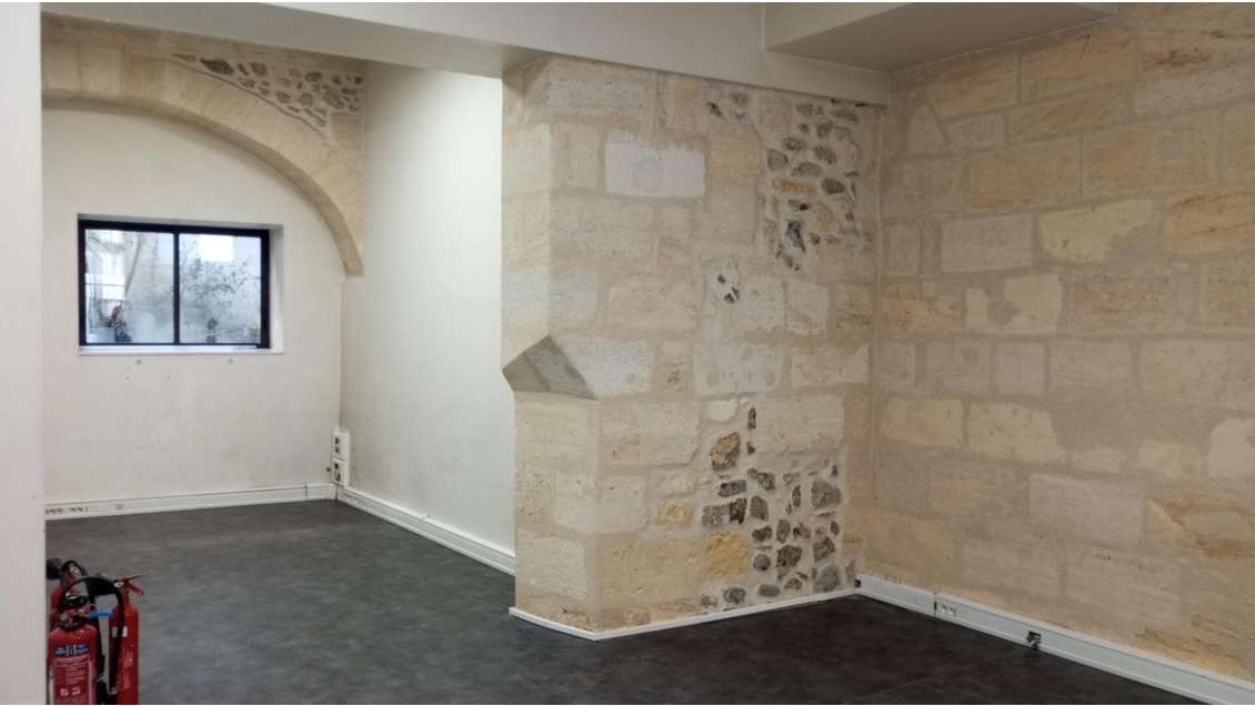 Local commercial 85m² à louer à Bordeaux St Pierre