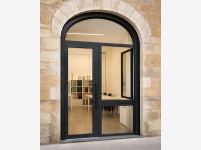 À louer local refait à neuf 103m² à Bordeaux