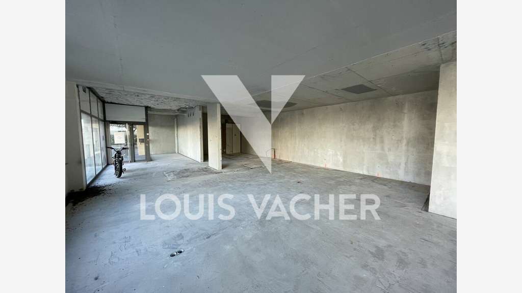 Location local d'angle Bordeaux Rue Lucien Faures