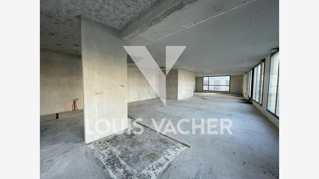 Location local d'angle Bordeaux Rue Lucien Faures