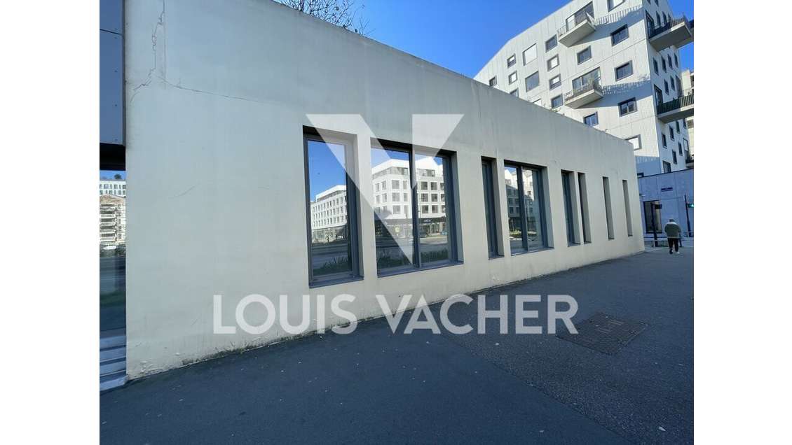Location local d'angle Bordeaux Rue Lucien Faures