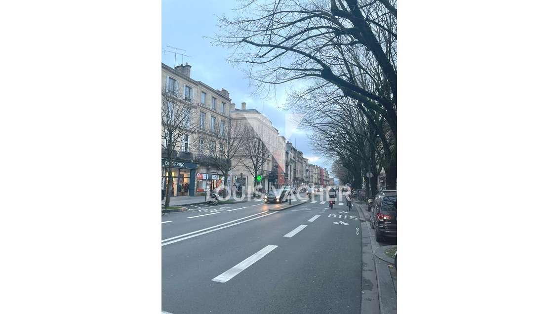 Location local 270m² à Bordeaux cours Victor Hugo