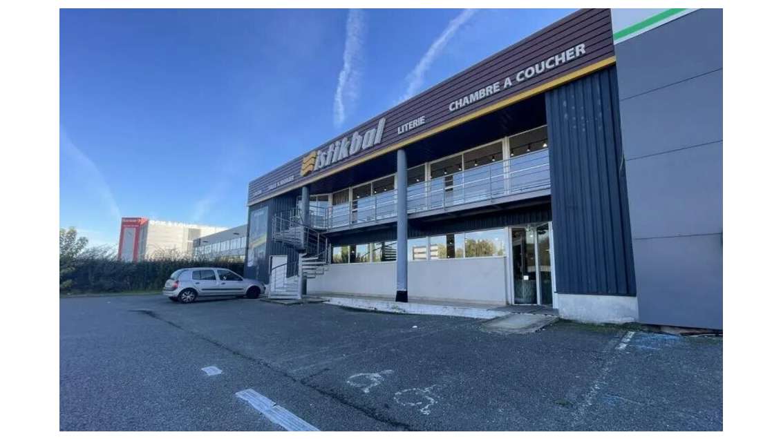 Local commercial de 900m² à louer à Bordeaux