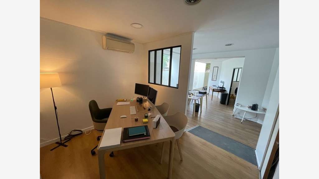 A louer local commercial 71m² à Bordeaux Mériadeck