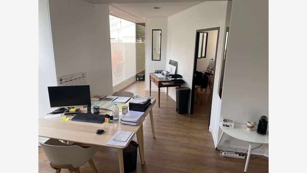 A louer local commercial 71m² à Bordeaux Mériadeck