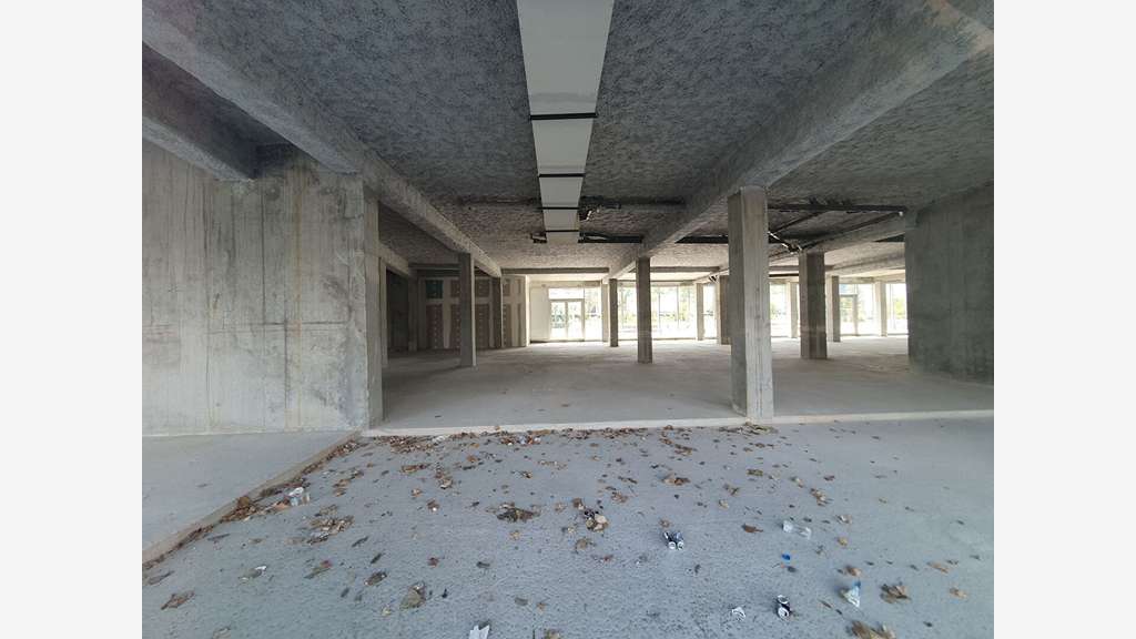 Local 305m² à louer à Bordeaux Bassins à Flot