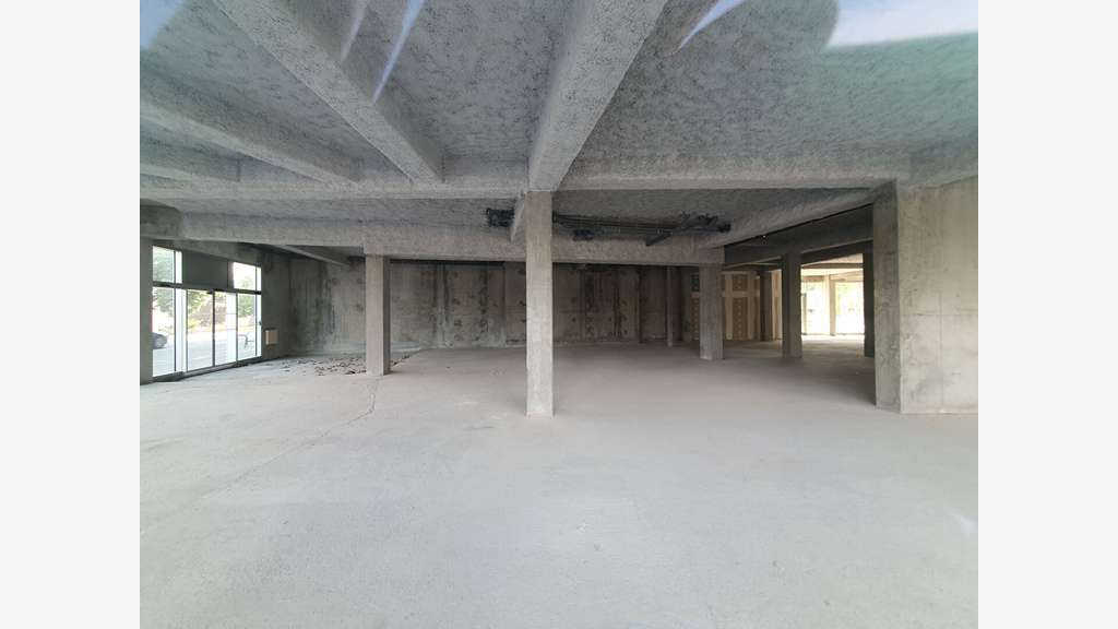 Local 305m² à louer à Bordeaux Bassins à Flot