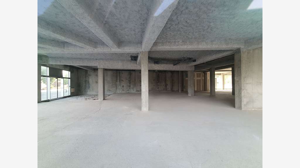 Local 305m² à louer à Bordeaux Bassins à Flot