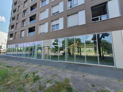 Local 305m² à louer à Bordeaux Bassins à Flot
