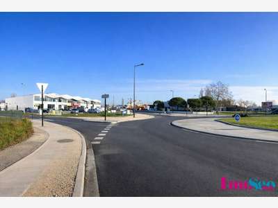 Local 500m² à louer à Bordeaux Zone Auchan Lac