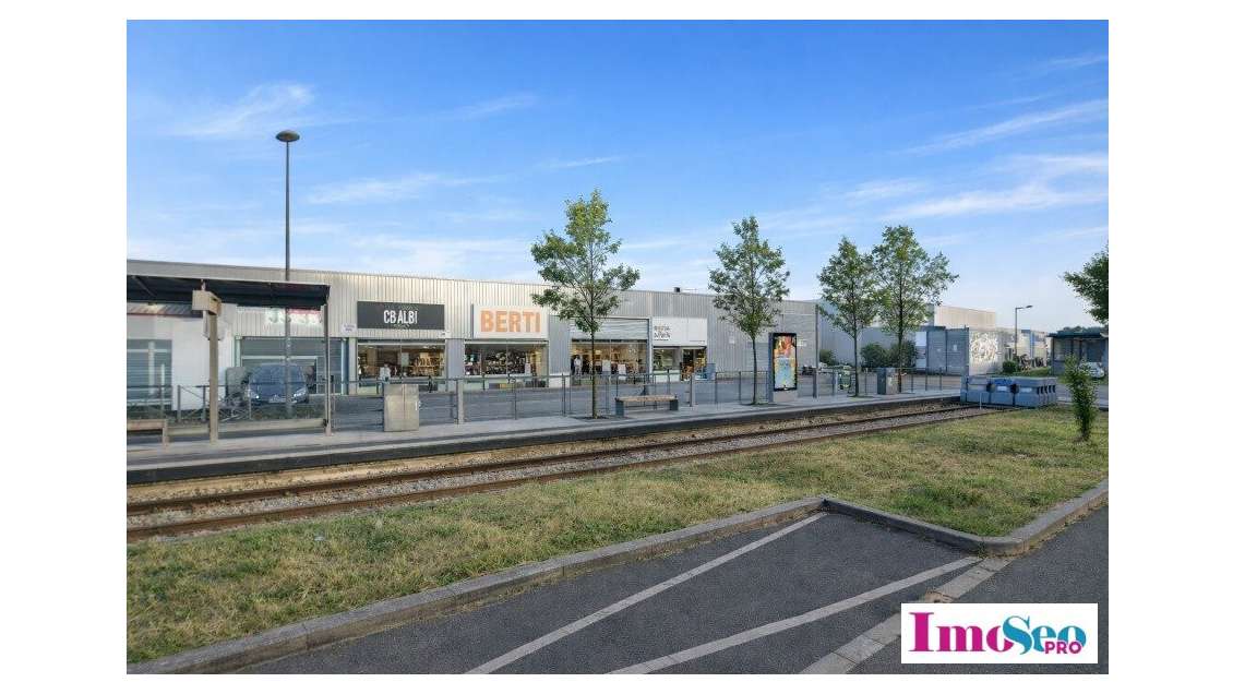 Local commercial 1080m² à louer face tram Bordeaux