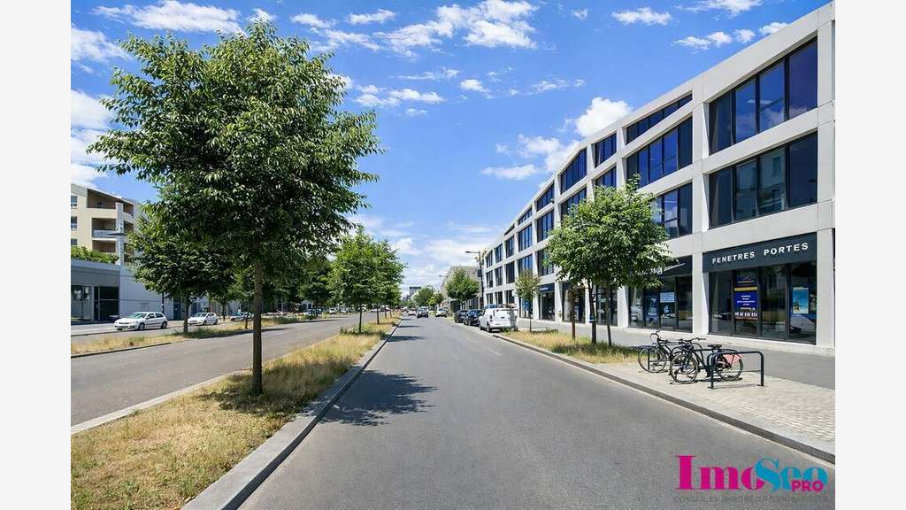 Loue local commercial 202m² Bordeaux Bassin à Flot