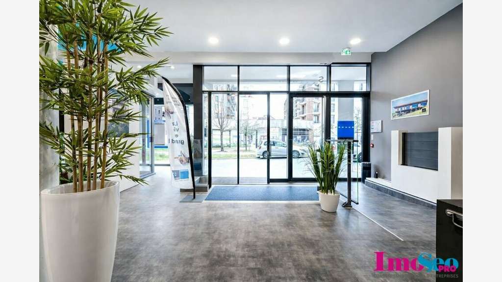 Loue local commercial 202m² Bordeaux Bassin à Flot