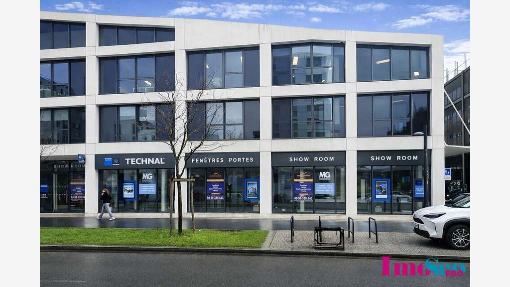 Loue local commercial 202m² Bordeaux Bassin à Flot
