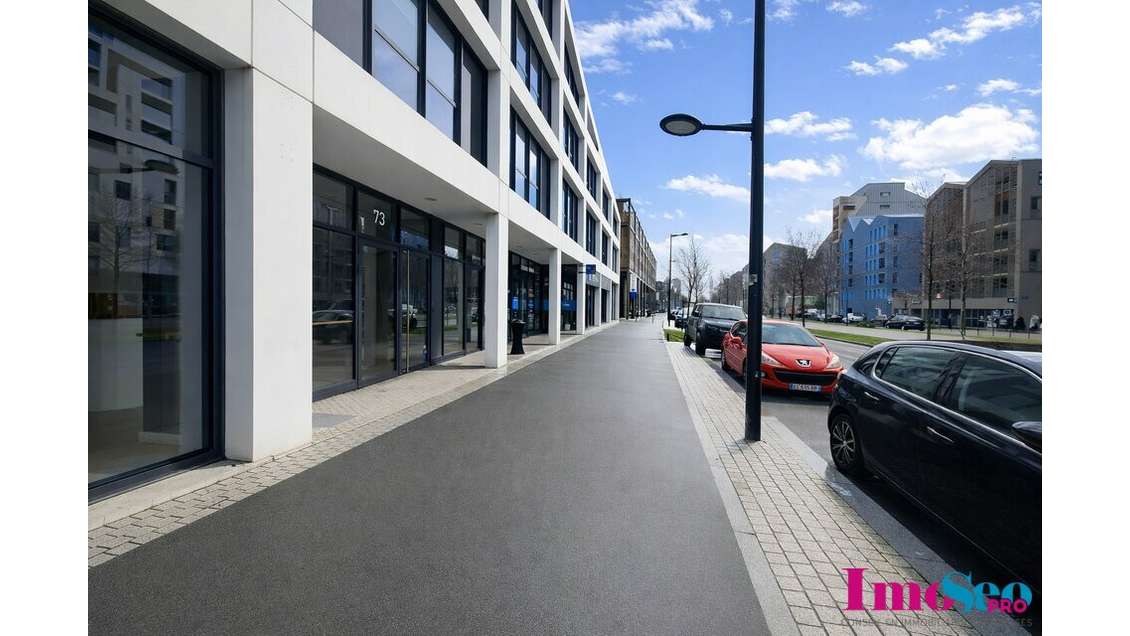 Loue local commercial 202m² Bordeaux Bassin à Flot